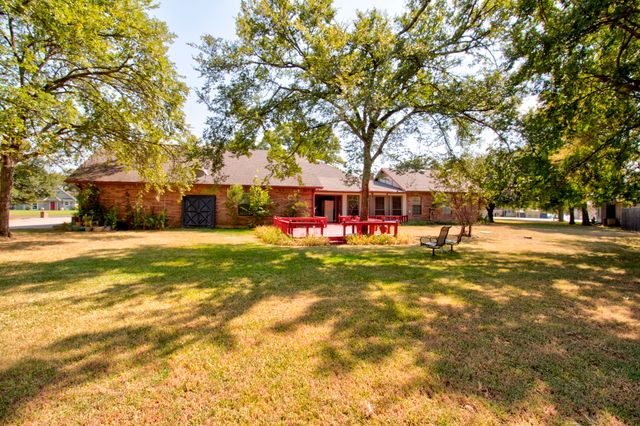 1219 Kiowa Drive E, Lake Kiowa, TX 76240