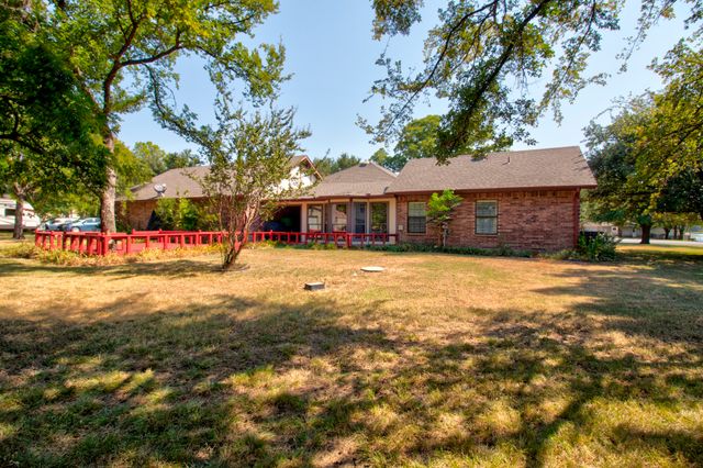 1219 Kiowa Drive E, Lake Kiowa, TX 76240
