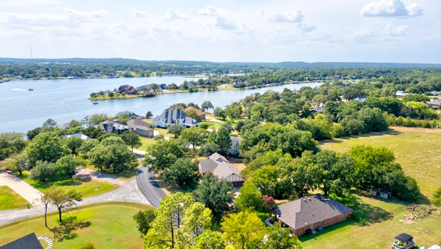 1219 Kiowa Drive E, Lake Kiowa, TX 76240