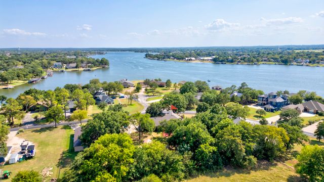 1219 Kiowa Drive E, Lake Kiowa, TX 76240