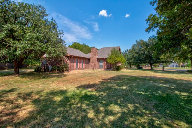 1219 Kiowa Drive E, Lake Kiowa, TX 76240