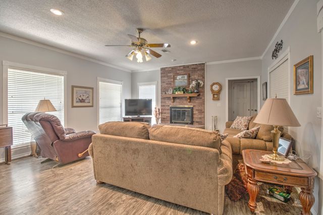 1219 Kiowa Drive E, Lake Kiowa, TX 76240
