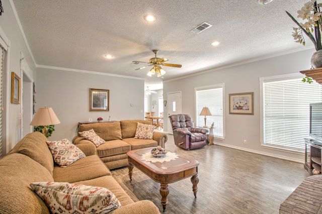 1219 Kiowa Drive E, Lake Kiowa, TX 76240