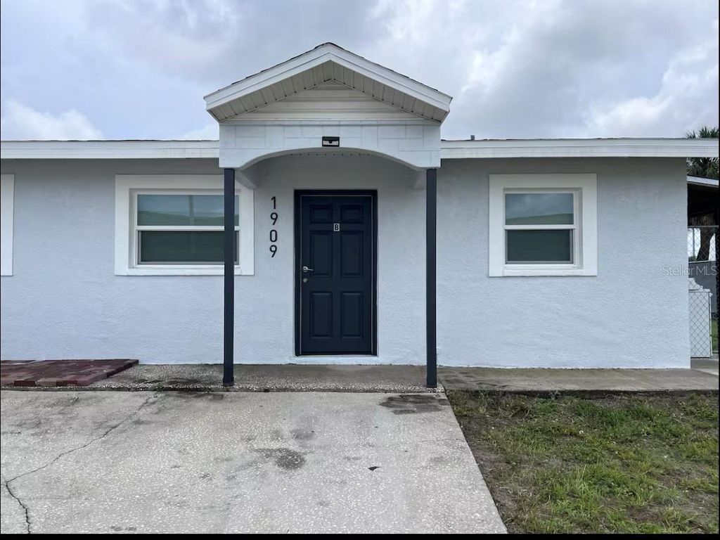1909 W GREEN STREET, Tampa, FL 33607