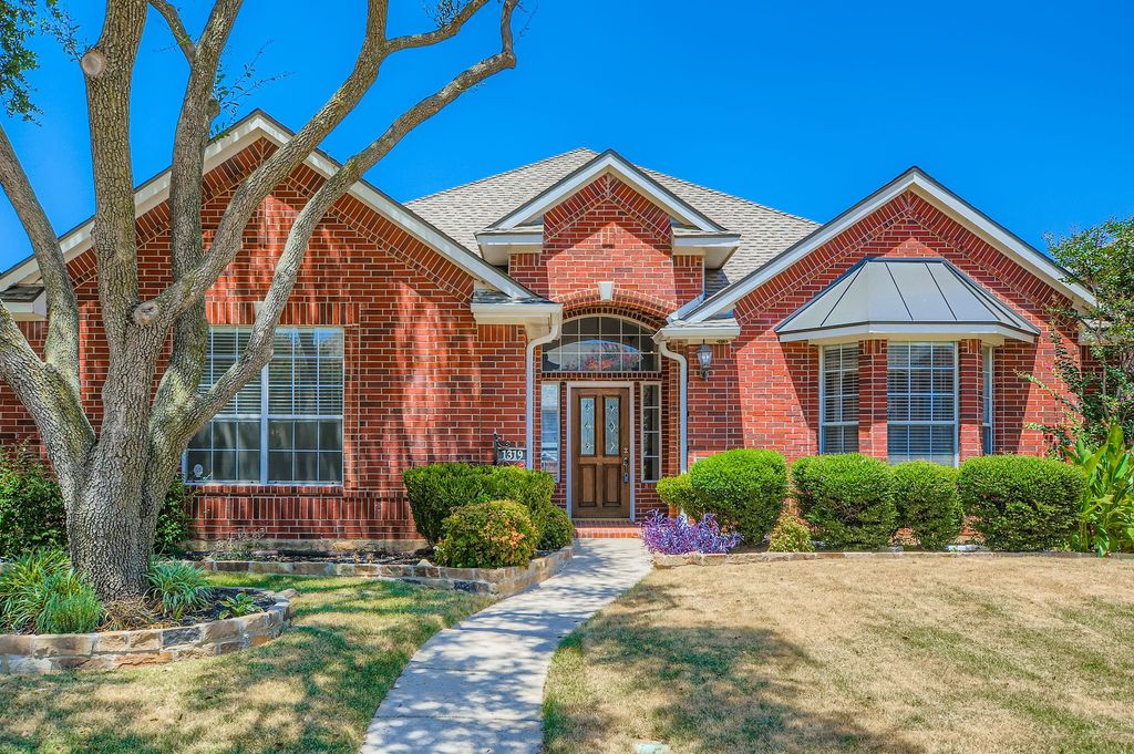 1319 Pinehurst Drive, Lewisville, TX 75077