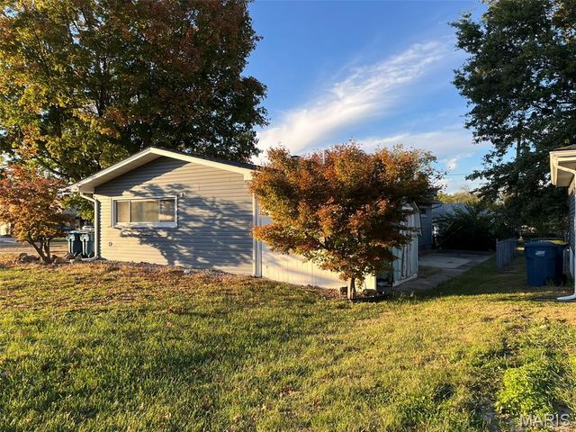 1614 Lindenwood Avenue, Edwardsville, IL 62025