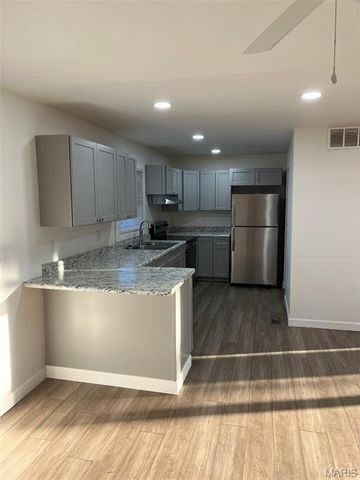 1614 Lindenwood Avenue, Edwardsville, IL 62025
