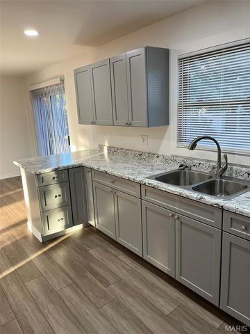 1614 Lindenwood Avenue, Edwardsville, IL 62025