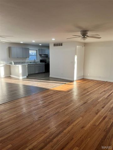 1614 Lindenwood Avenue, Edwardsville, IL 62025