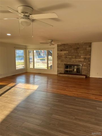 1614 Lindenwood Avenue, Edwardsville, IL 62025