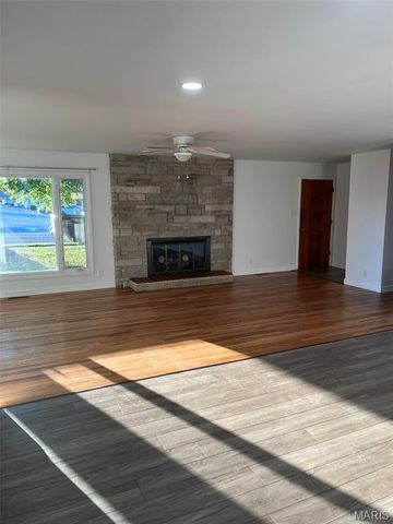 1614 Lindenwood Avenue, Edwardsville, IL 62025