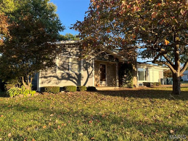1614 Lindenwood Avenue, Edwardsville, IL 62025