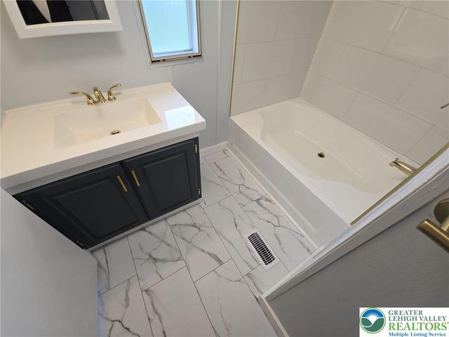 1009 Redwood Drive, Upper Macungie Twp, PA 18031