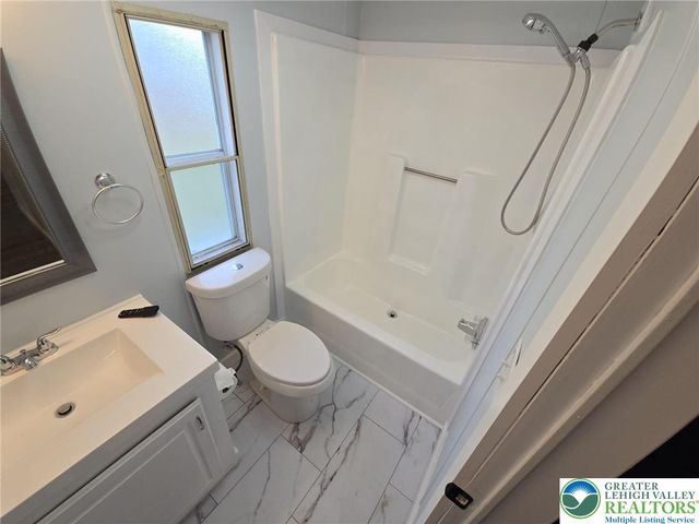 1009 Redwood Drive, Upper Macungie Twp, PA 18031