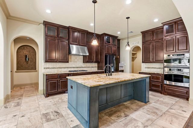 3 Shearling Court, The Woodlands, TX 77389
