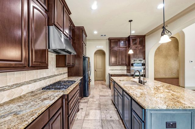 3 Shearling Court, The Woodlands, TX 77389