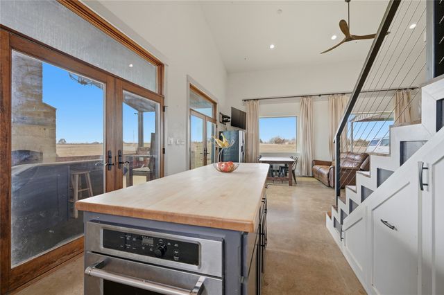 140 Turkey Farm Road, Whitesboro, TX 76273