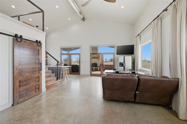 140 Turkey Farm Road, Whitesboro, TX 76273