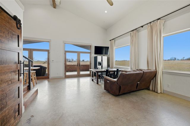 140 Turkey Farm Road, Whitesboro, TX 76273