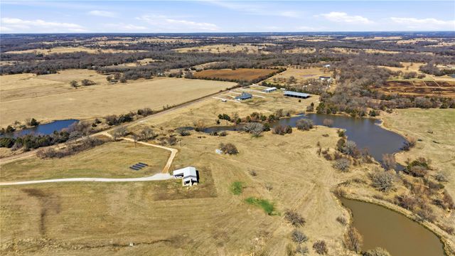 140 Turkey Farm Road, Whitesboro, TX 76273