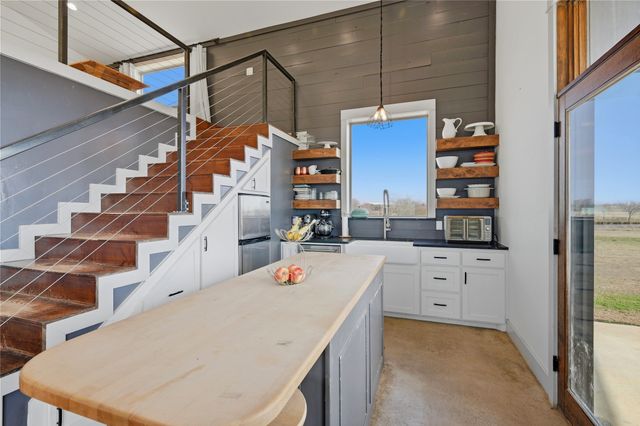 140 Turkey Farm Road, Whitesboro, TX 76273