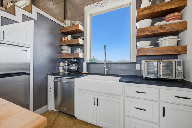 140 Turkey Farm Road, Whitesboro, TX 76273