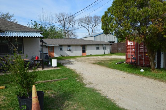 135 W 5th Street, Kemah, TX 77565