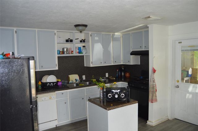 135 W 5th Street, Kemah, TX 77565