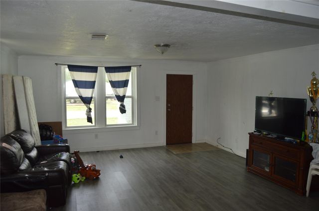 135 W 5th Street, Kemah, TX 77565