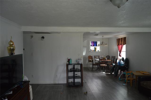 135 W 5th Street, Kemah, TX 77565