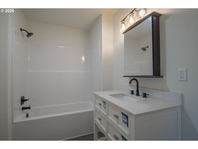 4726 Ne 111TH Ave, Portland, OR 97220