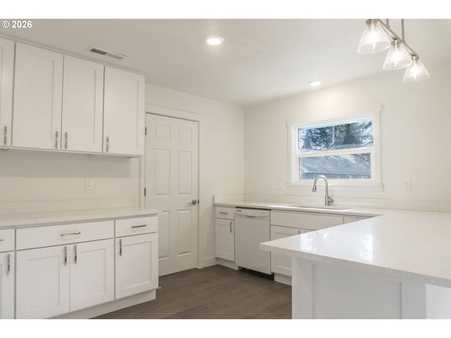 4726 Ne 111TH Ave, Portland, OR 97220