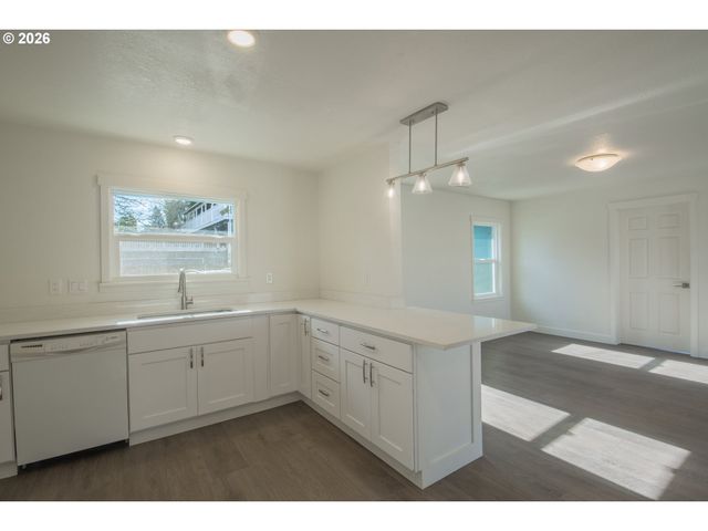 4726 Ne 111TH Ave, Portland, OR 97220