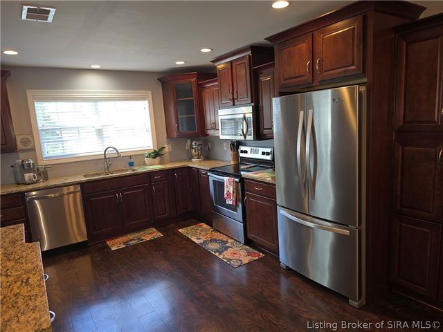 3663 Stonecreek Circle B, Jeffersonville, IN 47130