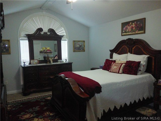 3663 Stonecreek Circle B, Jeffersonville, IN 47130