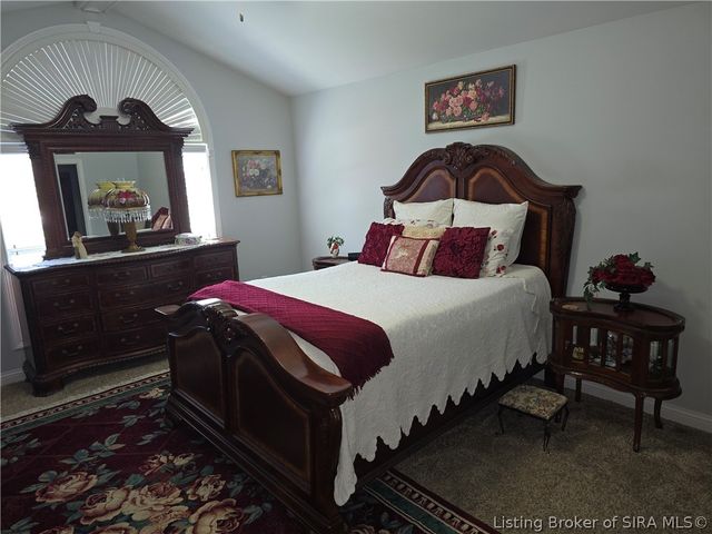 3663 Stonecreek Circle B, Jeffersonville, IN 47130