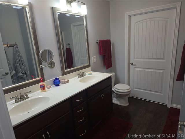 3663 Stonecreek Circle B, Jeffersonville, IN 47130