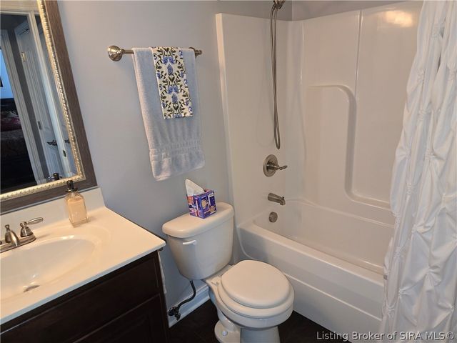 3663 Stonecreek Circle B, Jeffersonville, IN 47130