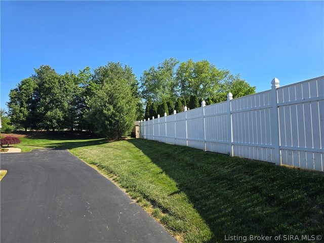3663 Stonecreek Circle B, Jeffersonville, IN 47130