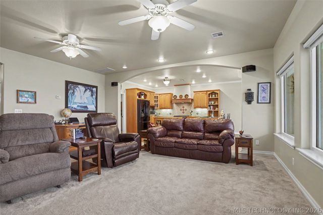 11684 Giorgio Drive, Skiatook, OK 74070