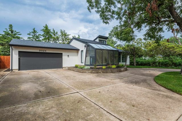 2024 W 27th St N, Wichita, KS 67204