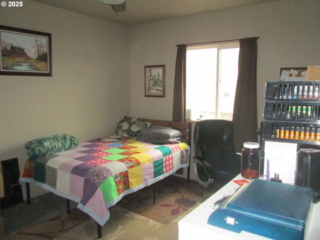 404 N PENDLETON Ave, Ukiah, OR 97880