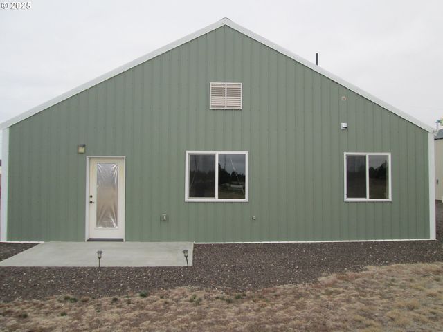 404 N PENDLETON Ave, Ukiah, OR 97880