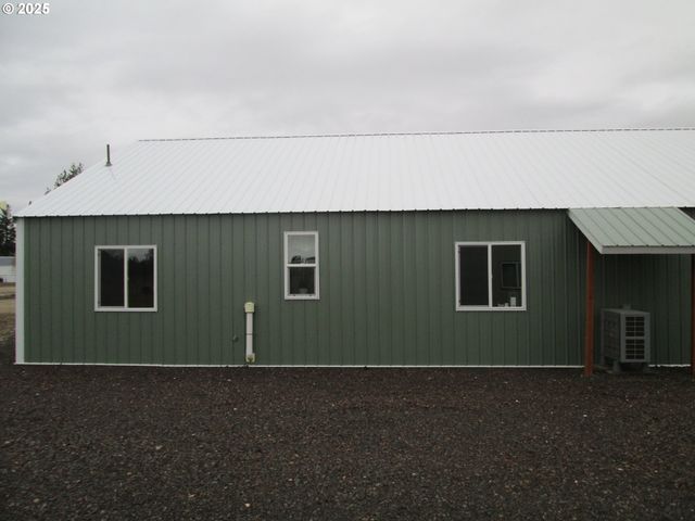 404 N PENDLETON Ave, Ukiah, OR 97880