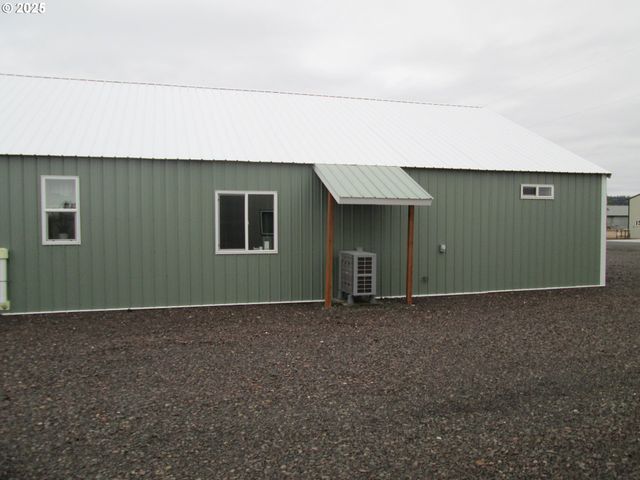 404 N PENDLETON Ave, Ukiah, OR 97880