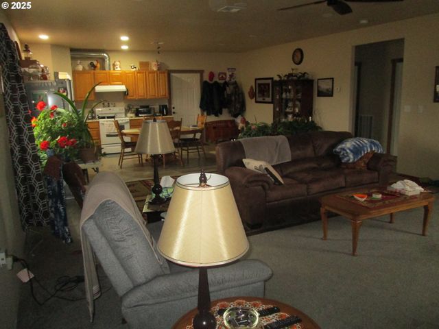 404 N PENDLETON Ave, Ukiah, OR 97880