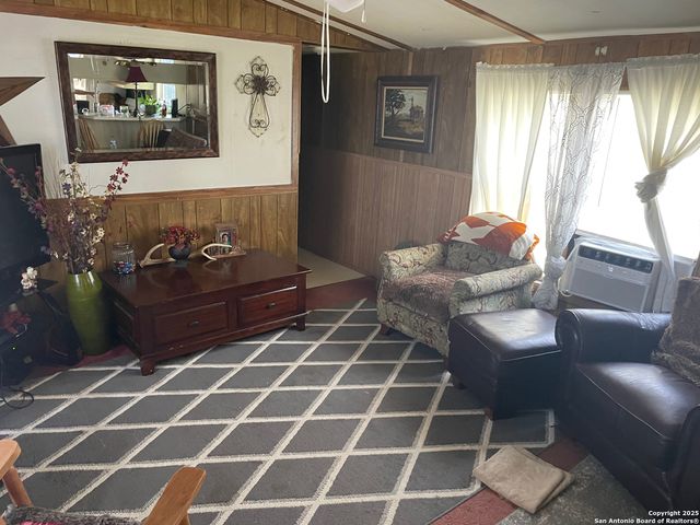 128 WINSHIP RD, Pleasanton, TX 78064