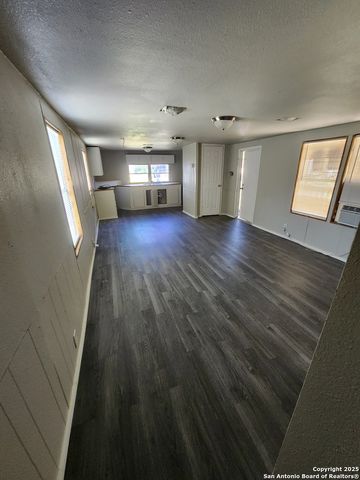 128 WINSHIP RD, Pleasanton, TX 78064
