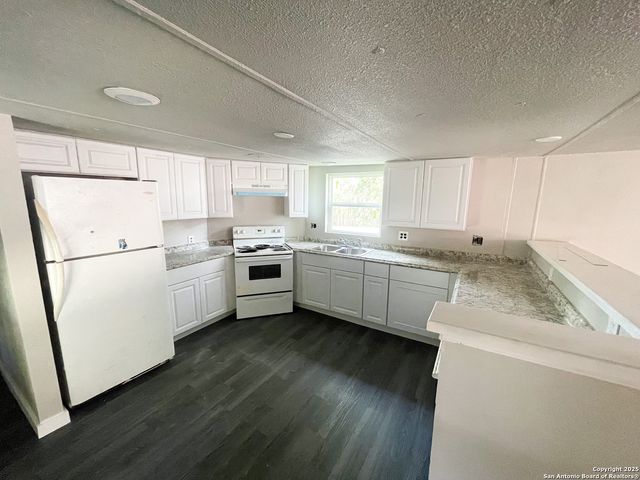 128 WINSHIP RD, Pleasanton, TX 78064