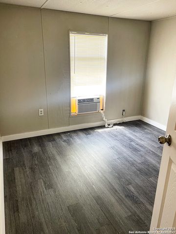 128 WINSHIP RD, Pleasanton, TX 78064